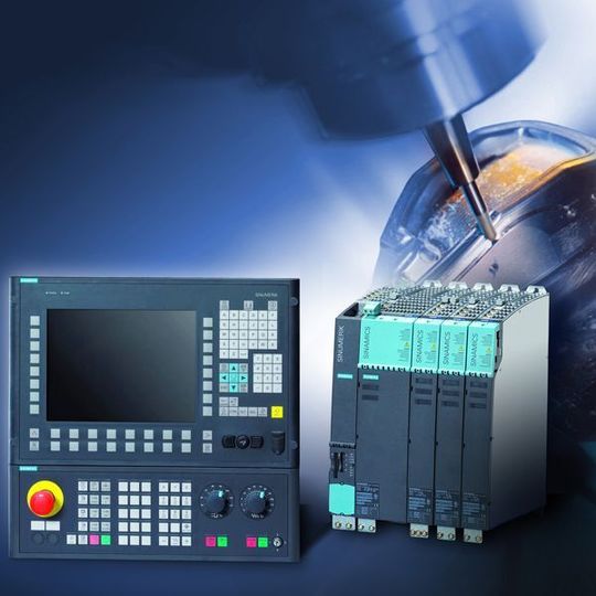 Die neue Systemplattform Sinumerik Solution Line für CNC-Anwendungen besteht aus den Linien Sinumerik 840D sl und 802D sl als antriebsbasierte CNC-Steuerung sowie Sinumerik 840Di sl als PC-basierte Variante. Je nach Anwendung können Hard- und Software unabhängig voneinander skaliert werden. Bild: Siemens Die neue Systemplattform Sinumerik Solution Line für CNC-Anwendungen besteht aus den Linien Sinumerik 840D sl und 802D sl als antriebsbasierte CNC-Steuerung sowie Sinumerik 840Di sl als PC-basierte Variante. Je nach Anwendung können Hard- und Software unabhängig voneinander skaliert werden. Bild: Siemens