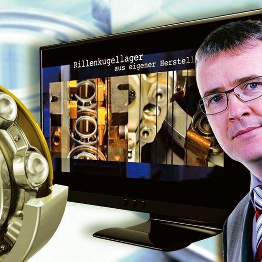 Veit Loeffler, Geschäftsführer der LFD Wälzlager GmbH, präsentiert den Film über die eigene Rillenkugellagerproduktion. Bild: Sell Media Company Veit Loeffler, Geschäftsführer der LFD Wälzlager GmbH, präsentiert den Film über die eigene Rillenkugellagerproduktion. Bild: Sell Media Company