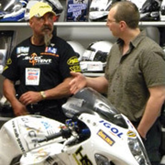 Mr. Hayabusa alias Elmar Geulen war bei der Eröffnungsparty der Motorrad-Ecke in Düsseldorf mit dabei. Mr. Hayabusa alias Elmar Geulen war bei der Eröffnungsparty der Motorrad-Ecke in Düsseldorf mit dabei.