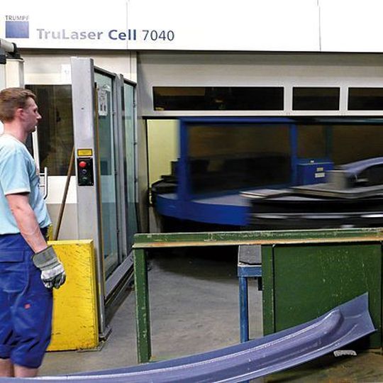 Die Trulaser-Cell-7040-Anlagen sind mit sogenannten Rotationswechslern für die hochproduktive Serienfertigung mit nur einer Be- und Entladeposition ausgelegt und bieten höchste Flexibilität beim Laserschneiden. Bild: Kuhn Die Trulaser-Cell-7040-Anlagen sind mit sogenannten Rotationswechslern für die hochproduktive Serienfertigung mit nur einer Be- und Entladeposition ausgelegt und bieten höchste Flexibilität beim Laserschneiden. Bild: Kuhn