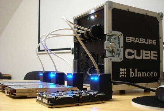 Mit den beiden Geräten Erasure Cube und Erasure Module bietet Blancco Central Europe zertifizierte Löschtechnik auch für „Single Festplatten“ zum Mitnehmen. Mit den beiden Geräten Erasure Cube und Erasure Module bietet Blancco Central Europe zertifizierte Löschtechnik auch für „Single Festplatten“ zum Mitnehmen.