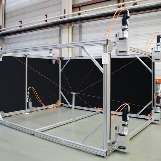 Leitexponat zum Thema Green Automation ist der vom IPA entwickelte Seilroboter Ipanema. Bild: Fraunhofer-IPA Leitexponat zum Thema Green Automation ist der vom IPA entwickelte Seilroboter Ipanema. Bild: Fraunhofer-IPA