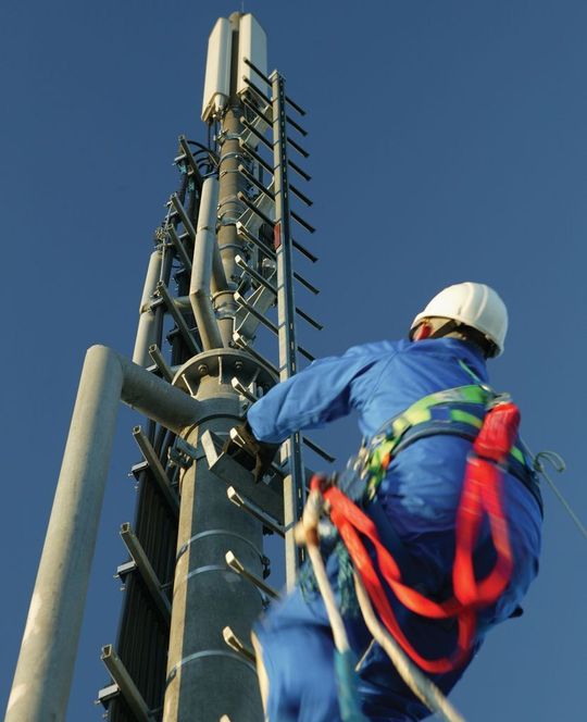 Nach dem Abschluss der Mobilfunkfrequenz-Auktion soll jetzt der Netzausbau bei allen vier Providern zügig beginnen. Nach dem Abschluss der Mobilfunkfrequenz-Auktion soll jetzt der Netzausbau bei allen vier Providern zügig beginnen.