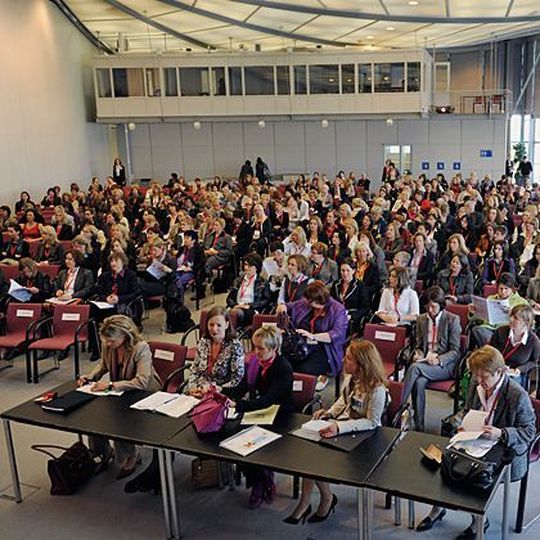 Seit 2004 findet der Fachkongress Womenpower jedes Jahr am letzten Tag der Hannover-Messe statt. Obwohl sich die Veranstaltung ausdrücklich auch an Männer richtet, waren diese nur sehr spärlich vertreten. Bild: Deutsche Messe Seit 2004 findet der Fachkongress Womenpower jedes Jahr am letzten Tag der Hannover-Messe statt. Obwohl sich die Veranstaltung ausdrücklich auch an Männer richtet, waren diese nur sehr spärlich vertreten. Bild: Deutsche Messe