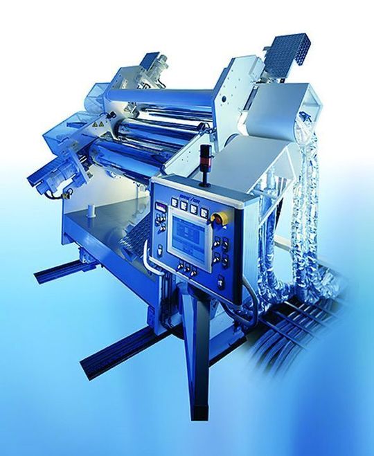Die Walzen im Glättwerk einer Extrusionsanlage müssen kontinuierlich gekühlt werden. Bild: Firma BREYER GmbH / Singen Die Walzen im Glättwerk einer Extrusionsanlage müssen kontinuierlich gekühlt werden. Bild: Firma BREYER GmbH / Singen