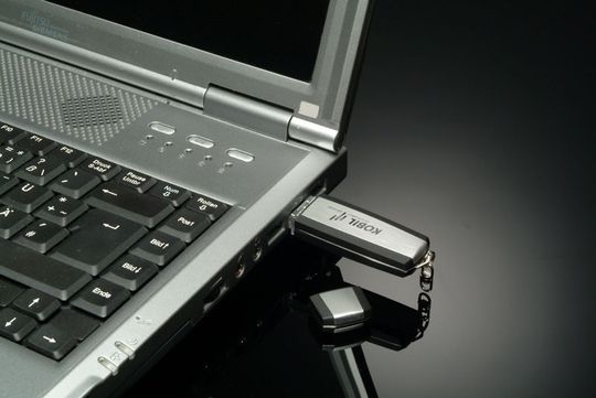 HOB Planet mIDentity basiert auf Standard SSL VPN und ermöglicht den sicheren und mobilen Zugang zu sensiblen Daten. HOB Planet mIDentity basiert auf Standard SSL VPN und ermöglicht den sicheren und mobilen Zugang zu sensiblen Daten.