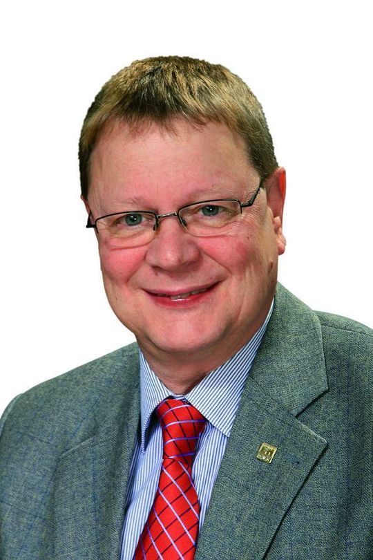 Klaus-Peter Lindner, Vice President Associations and Standardization, FDT Group: „Anwender wollen für die Beschaffung von möglichst allen Feldgerätetypen größtmögliche Wahlfreiheit bezüglich des Herstellers und oft auch der Kommunikationsschnittstelle. Dafür verantwortlich zeichnet nun das Konsortium, in dem Falle die FDT Group.“ Klaus-Peter Lindner, Vice President Associations and Standardization, FDT Group: „Anwender wollen für die Beschaffung von möglichst allen Feldgerätetypen größtmögliche Wahlfreiheit bezüglich des Herstellers und oft auch der Kommunikationsschnittstelle. Dafür verantwortlich zeichnet nun das Konsortium, in dem Falle die FDT Group.“