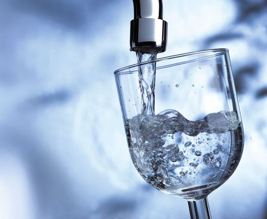 Abb. 1: In unserem wichtigsten Lebensmittel, dem Trinkwasser, ist die genaue Kontrolle der Fluoridkonzentration essenziell. Abb. 1: In unserem wichtigsten Lebensmittel, dem Trinkwasser, ist die genaue Kontrolle der Fluoridkonzentration essenziell.