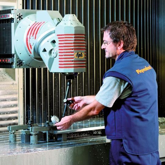 Durch eine optimierte Instandhaltung können bei steigender Produktivität und Verfügbarkeit der Anlagen, geringeren Rüstzeiten, höherer Produktqualität und geringeren Beständen 20% der direkten Kosten eingespart werden. Bild: Piepenbrock Durch eine optimierte Instandhaltung können bei steigender Produktivität und Verfügbarkeit der Anlagen, geringeren Rüstzeiten, höherer Produktqualität und geringeren Beständen 20% der direkten Kosten eingespart werden. Bild: Piepenbrock