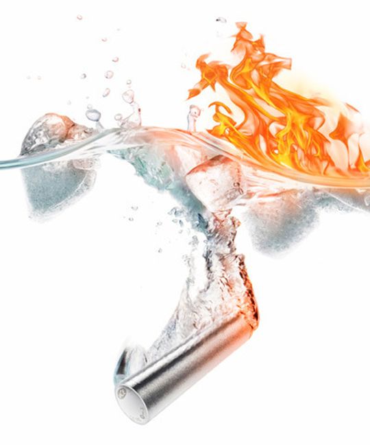 Der XtremKey von LaCie ist in einem Metallgehäuse mit gummiertem Verschlussgewinde untergebracht und daher bis zu 100 Meter wasserdicht. Der XtremKey von LaCie ist in einem Metallgehäuse mit gummiertem Verschlussgewinde untergebracht und daher bis zu 100 Meter wasserdicht.