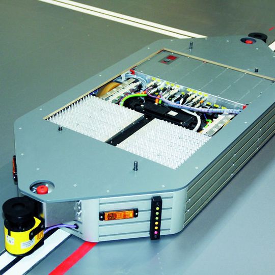 Die Zusammenarbeit mit Hima hat laut SEW eine leistungsstarke, hochintegrierte und gleichzeitig kompakte Sicherheitssteuerung ermöglicht. Bild: SEW Die Zusammenarbeit mit Hima hat laut SEW eine leistungsstarke, hochintegrierte und gleichzeitig kompakte Sicherheitssteuerung ermöglicht. Bild: SEW