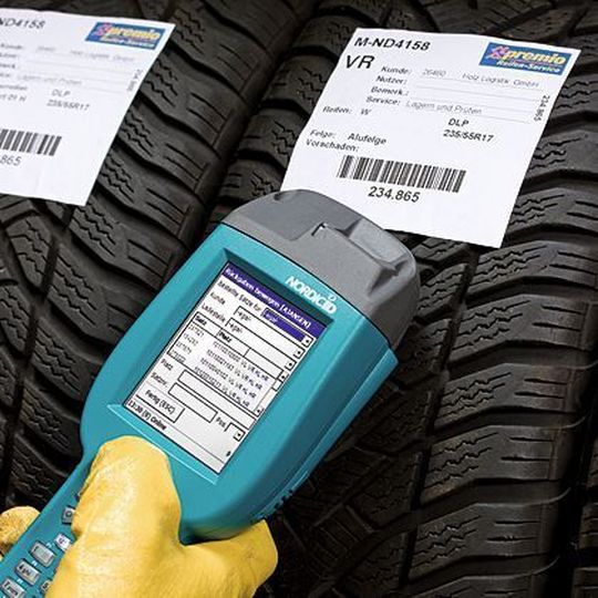 Der Barcode hat noch lange nicht ausgedient. Neben 2D-Code und RFID wird er in Industrie und Handel auch künftig seinen festen Platz unter den führenden Kennzeichnungstechniken beibehalten. Bild: Nordic ID Der Barcode hat noch lange nicht ausgedient. Neben 2D-Code und RFID wird er in Industrie und Handel auch künftig seinen festen Platz unter den führenden Kennzeichnungstechniken beibehalten. Bild: Nordic ID