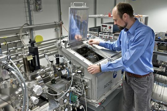 PSI-Forscher Benjamin Watts: Untersuchungen zum Aufbau leitfähiger Polymere PSI-Forscher Benjamin Watts: Untersuchungen zum Aufbau leitfähiger Polymere