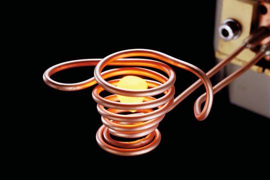 Erwärmen mit Induktion geht ultraschnell wie RAMPF auf der Bondexpo 2010 zeigt. (Bild: Hüttinger Elektronik)