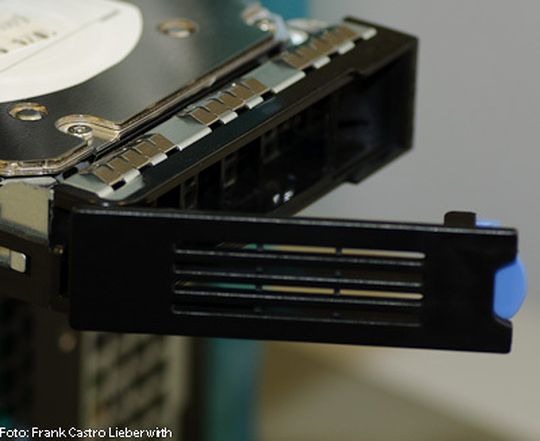 Hot-Plug-Festplatten ermöglichen einen schnellen Umbau – auch während des Betriebs. Hot-Plug-Festplatten ermöglichen einen schnellen Umbau – auch während des Betriebs.