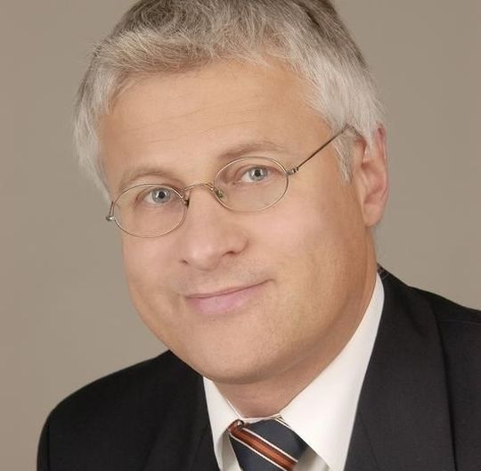 Prof. Dr. Stephan Förster, seit März 2010 Inhaber des Lehrstuhls Physikalische Chemie I an der Universität Bayreuth. Prof. Dr. Stephan Förster, seit März 2010 Inhaber des Lehrstuhls Physikalische Chemie I an der Universität Bayreuth.