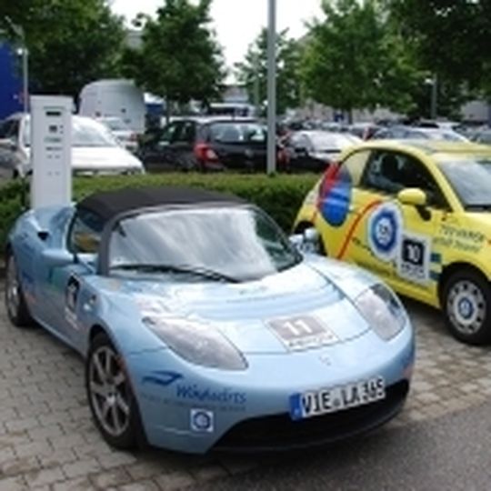 Das Service Center des TÜV Süd in München beherbergte das Fahrerlager der E-Miglia. Das Service Center des TÜV Süd in München beherbergte das Fahrerlager der E-Miglia.