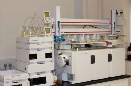 1 Vitamin-D-Analyzer: Die MPS-Prep-Station ermöglicht eine vollautomatisierte Bearbeitung der Serum- Proben sowie die anschließende Aufgabe in das LC-MS/MS-System. Bilder: Gerstel 1 Vitamin-D-Analyzer: Die MPS-Prep-Station ermöglicht eine vollautomatisierte Bearbeitung der Serum- Proben sowie die anschließende Aufgabe in das LC-MS/MS-System. Bilder: Gerstel