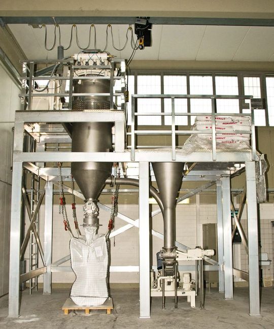 Neue Sichtermühle im Ebbecke-Feinstmahlzentrum (Bild: Ebbecke Verfahrenstechnik) Neue Sichtermühle im Ebbecke-Feinstmahlzentrum (Bild: Ebbecke Verfahrenstechnik)