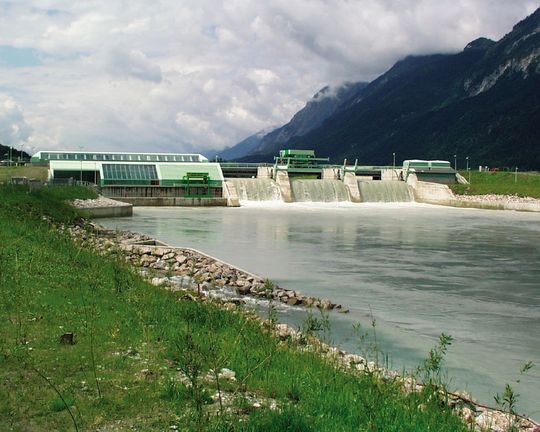 Im Inn-Kraftwerk Langkampfen der Tiwag arbeiten zwei Rohrturbinen von Andritz mit je 17.510 kW Leistung Im Inn-Kraftwerk Langkampfen der Tiwag arbeiten zwei Rohrturbinen von Andritz mit je 17.510 kW Leistung