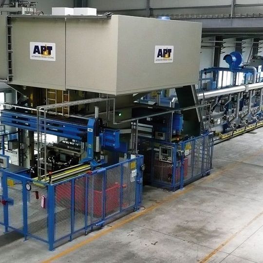 Auf der neuen Warm-umformlinie von AP&T produziert Kirchhoff künftig Karosserieteile für Automobile. Bild: Kuhn Auf der neuen Warm-umformlinie von AP&T produziert Kirchhoff künftig Karosserieteile für Automobile. Bild: Kuhn