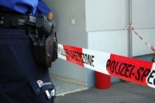 Sperrzone: Die Polizei emittelt am Tatort eines Verbrechens. Bild: pixelio.de/Paul-Georg Meister Sperrzone: Die Polizei emittelt am Tatort eines Verbrechens. Bild: pixelio.de/Paul-Georg Meister