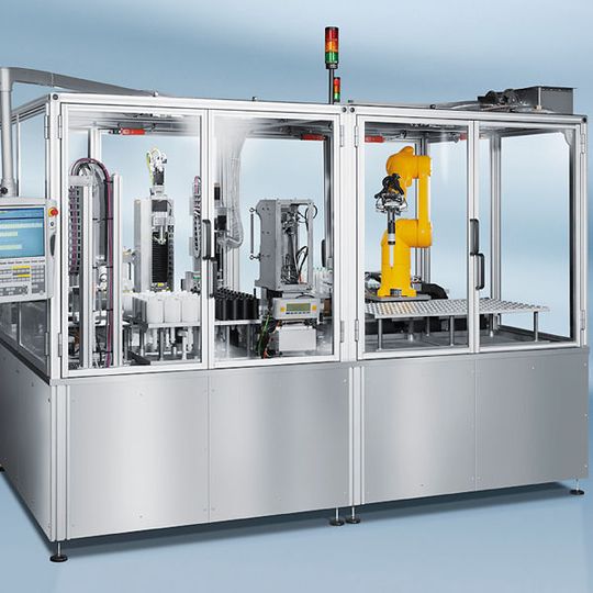 Bild 1: Bei Laboranlagen zum Mischen, Dosieren, Applizieren und Testen von Rezepturen treibt die Automatisierung den Probendurchsatz in die Höhe. Bild 1: Bei Laboranlagen zum Mischen, Dosieren, Applizieren und Testen von Rezepturen treibt die Automatisierung den Probendurchsatz in die Höhe.