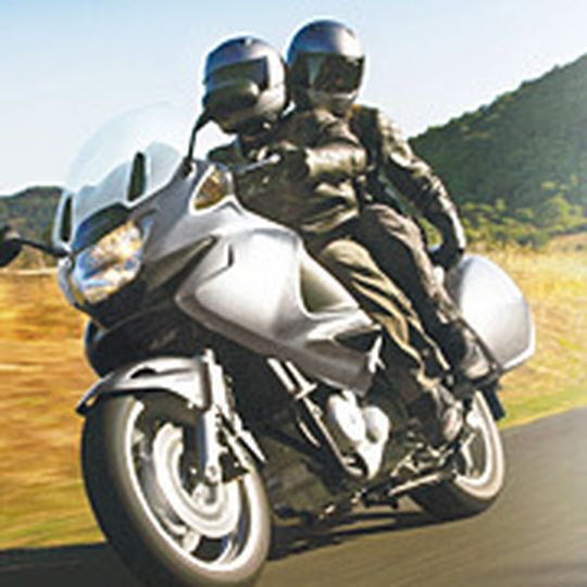 Nur Sonne macht so richtig Bock auf Bike. Weil den Käufern in der Schweiz eben diese in diesem Jahr stark abging, ist der dortige Motorrad- und Rollermarkt um 3,2 Prozent rückläufig. Nur Sonne macht so richtig Bock auf Bike. Weil den Käufern in der Schweiz eben diese in diesem Jahr stark abging, ist der dortige Motorrad- und Rollermarkt um 3,2 Prozent rückläufig.