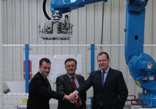 Führungsteam von Transnova-Ruf: Dr. Klaus-Peter Ruf (Mitte) mit seinen beiden Söhnen Martin (links) und Michael. (Bild: Transnova-Ruf)