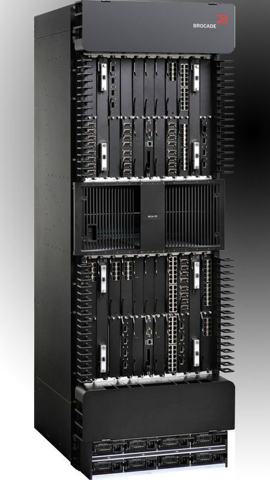 Die größte Ausführung des Brocade-Router MLXe bietet 32 Ports für 100 Ggigabit Ethernet, Bild: Brocade Die größte Ausführung des Brocade-Router MLXe bietet 32 Ports für 100 Ggigabit Ethernet, Bild: Brocade