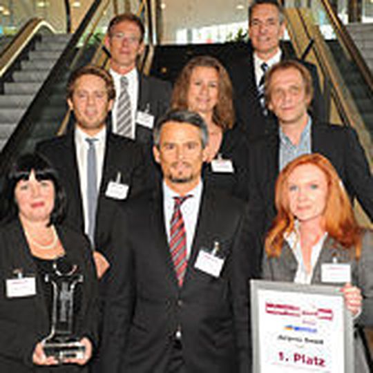 Die Mitarbeiter des Autohauses Jürgens haben sich mit einem professionellen Internetgeschäft den Internet Sales Award verdient. Die Mitarbeiter des Autohauses Jürgens haben sich mit einem professionellen Internetgeschäft den Internet Sales Award verdient.