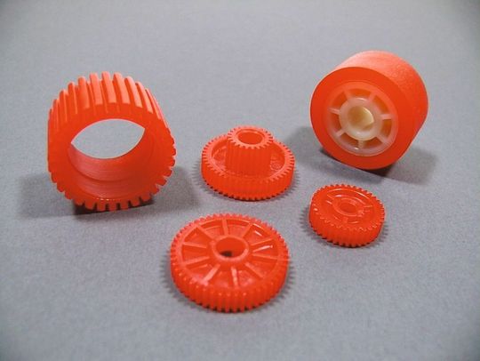 Zahn- und Laufräder aus vernetztem TPU-X (Bild: Hunold + Knoop Kunststofftechnik)