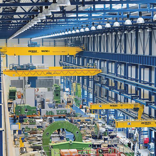 Bei der Auslieferung neuer Kransysteme liegen kundenspezifische Krane im Trend. Bild: Demag Bei der Auslieferung neuer Kransysteme liegen kundenspezifische Krane im Trend. Bild: Demag