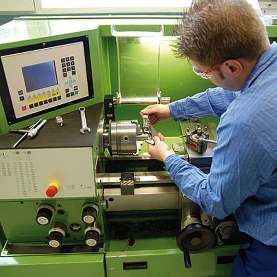 Komplexe Maschinen oder Anlagen ohne prozessnahe IT sind mittlerweile unvorstellbar. Bild: Stockphoto Komplexe Maschinen oder Anlagen ohne prozessnahe IT sind mittlerweile unvorstellbar. Bild: Stockphoto