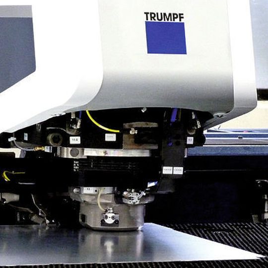 Stanzen ohne Restgitter ermöglicht Trumpf auf den Stanzmaschinen Trupunch 5000 und Trupunch 3000. Bild: Kuhn Stanzen ohne Restgitter ermöglicht Trumpf auf den Stanzmaschinen Trupunch 5000 und Trupunch 3000. Bild: Kuhn