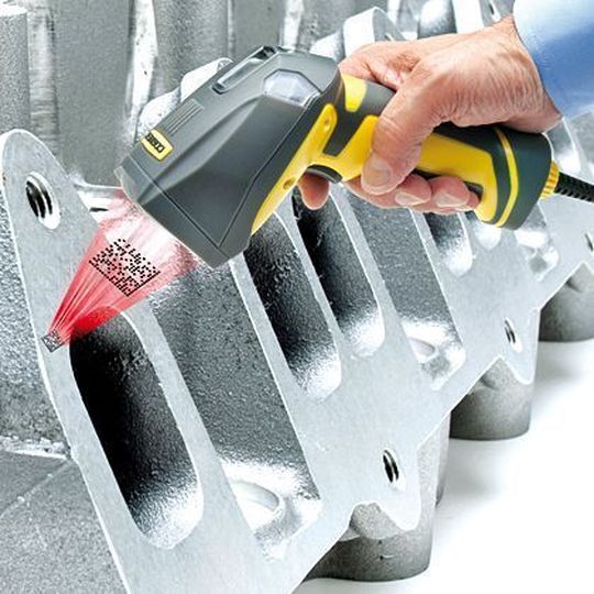 Durch die Ultra-Light-Beleuchtung bietet das Lesegerät Dataman 8500 die Vorteile von drei Beleuchtungsarten. Bild: Cognex Durch die Ultra-Light-Beleuchtung bietet das Lesegerät Dataman 8500 die Vorteile von drei Beleuchtungsarten. Bild: Cognex