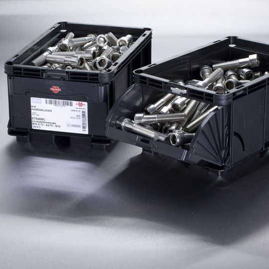 Der Würth-Kleinladungsträger (W-KLT) kombiniert Ergonomie mit Flexibilität und benötigt laut Würth bis zu 50% weniger Regalbedarf und bis zu 50% weniger Flächenbedarf. Bild: Würth Der Würth-Kleinladungsträger (W-KLT) kombiniert Ergonomie mit Flexibilität und benötigt laut Würth bis zu 50% weniger Regalbedarf und bis zu 50% weniger Flächenbedarf. Bild: Würth