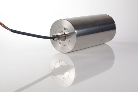 Die neue Serie Trommelmotoren PT 86 X besitzt eine Trommellänge von 200 mm. Im Bild: mit Anschluss Typ 1 (Verschraubung). (Bild: Procon Antriebstechnik)