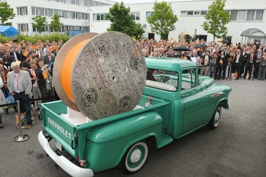 Bei großem Fest geht Ölflex Kabeltrommel auf Reisen Bild: Lapp Bei großem Fest geht Ölflex Kabeltrommel auf Reisen Bild: Lapp