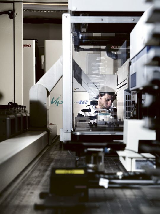 Screening nach neuen Biokatalysatoren zur optimierten Vitaminherstellung.Screening-Projekte werden automatisiert mithilfe von eigens entwickelten Roboter-Systemen durchgeführt. (Bild: Brain) Screening nach neuen Biokatalysatoren zur optimierten Vitaminherstellung.Screening-Projekte werden automatisiert mithilfe von eigens entwickelten Roboter-Systemen durchgeführt. (Bild: Brain)