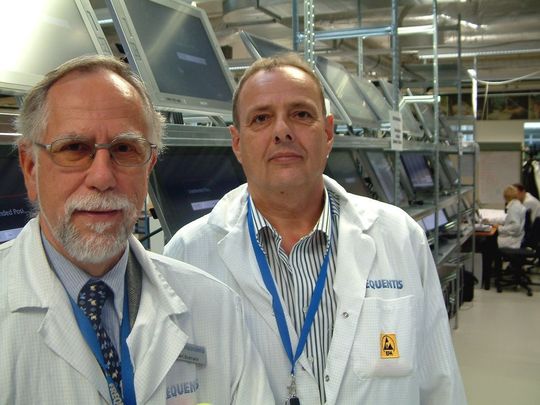 Für Guntbert Bodmann, Manager Material- und Transport-Logistics im Anlagenbau & Support bei Frequentis, und den Leiter des Facility Managements Kurt Feuchtinger (r.) ist die Luftbefeuchtung Teil der Qualitätssicherung Für Guntbert Bodmann, Manager Material- und Transport-Logistics im Anlagenbau & Support bei Frequentis, und den Leiter des Facility Managements Kurt Feuchtinger (r.) ist die Luftbefeuchtung Teil der Qualitätssicherung