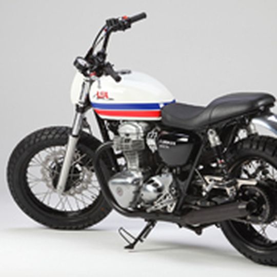 Das ist schon bemerkenswert: Zeitgleich zur Weltpremiere der Kawasaki W 800 präsentierte LSL Motorradtechnik seinen Umbau. Das ist schon bemerkenswert: Zeitgleich zur Weltpremiere der Kawasaki W 800 präsentierte LSL Motorradtechnik seinen Umbau.