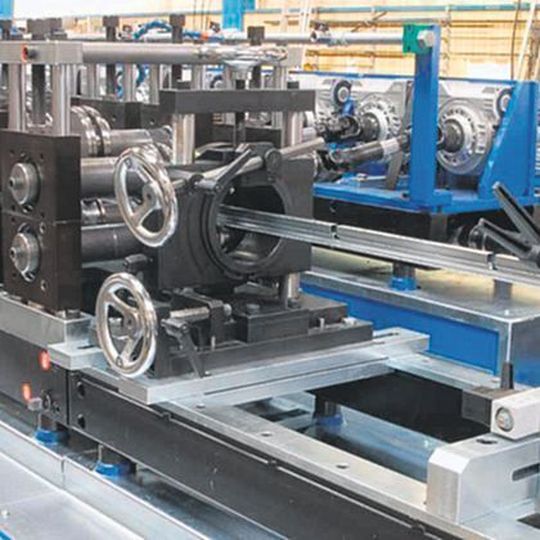 Auf der Euroblech zu sehen: Eine Rollformanlage vom TYP M40-16/330 von Jensen. Bild: Jensen Auf der Euroblech zu sehen: Eine Rollformanlage vom TYP M40-16/330 von Jensen. Bild: Jensen