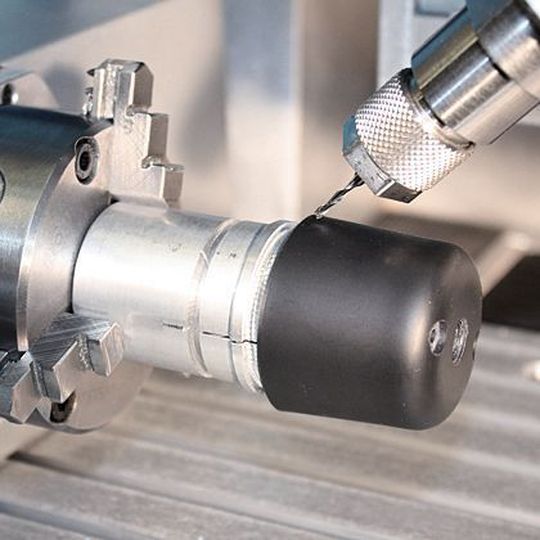 Die CNC-Desktop-Maschine hat im Vergleich zu ihren größeren Schwestern einige Nachteile, aber auch viele Vorteile. Die CNC-Desktop-Maschine hat im Vergleich zu ihren größeren Schwestern einige Nachteile, aber auch viele Vorteile.