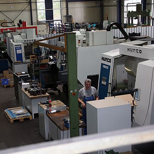 Mittlerweile arbeiten zwölf Hurco-Bearbeitungszentren in der Teilefertigung der Bonke Metallverarbeitung CNC-Technik GmbH in Delbrück. Mittlerweile arbeiten zwölf Hurco-Bearbeitungszentren in der Teilefertigung der Bonke Metallverarbeitung CNC-Technik GmbH in Delbrück.