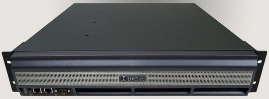 Lifesize stellt mit „Bridge 2200“ eine erste eigne Multipoint Conferencing Unit vor; bisher nutzte der Hersteller ein OEM-Produkt. Lifesize stellt mit „Bridge 2200“ eine erste eigne Multipoint Conferencing Unit vor; bisher nutzte der Hersteller ein OEM-Produkt.