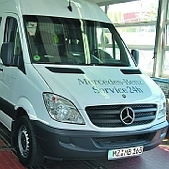 Ein mobiler Reparaturservice ist in der Nutzfahrzeugbranche besonders wichtig. Ein mobiler Reparaturservice ist in der Nutzfahrzeugbranche besonders wichtig.