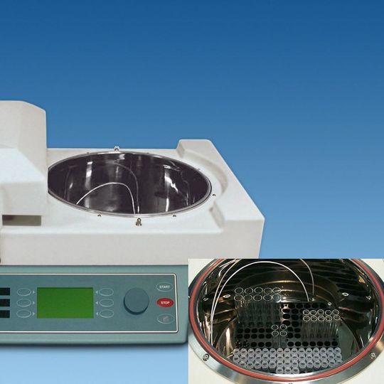 Der Evaporator Combidancer für die Pestizid- und Rückstandsanalytik erlaubt es 144 Proben in nur 120 Minuten einzudampfen (Ausschnitt). Der Evaporator Combidancer für die Pestizid- und Rückstandsanalytik erlaubt es 144 Proben in nur 120 Minuten einzudampfen (Ausschnitt).