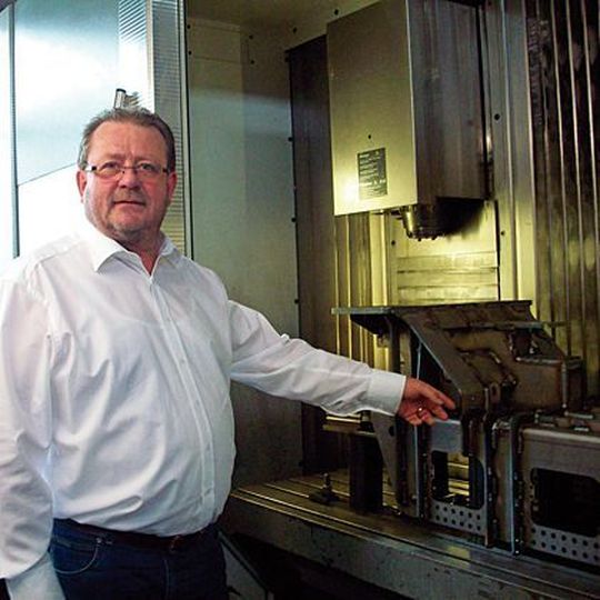 Ullrich Fischer, Geschäftsführer von Fischer Metallbau, erläutert die hohe Fertigungstiefe, die realisiert werden kann. Ullrich Fischer, Geschäftsführer von Fischer Metallbau, erläutert die hohe Fertigungstiefe, die realisiert werden kann.