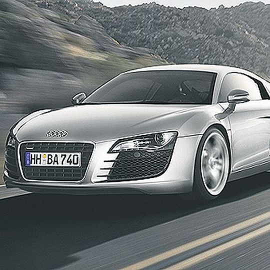 Bem Audi R8 310 werden FDS-Schrauben von Ejot in die Bauteile der Rohkarosse lochlos gefügt. Bem Audi R8 310 werden FDS-Schrauben von Ejot in die Bauteile der Rohkarosse lochlos gefügt.
